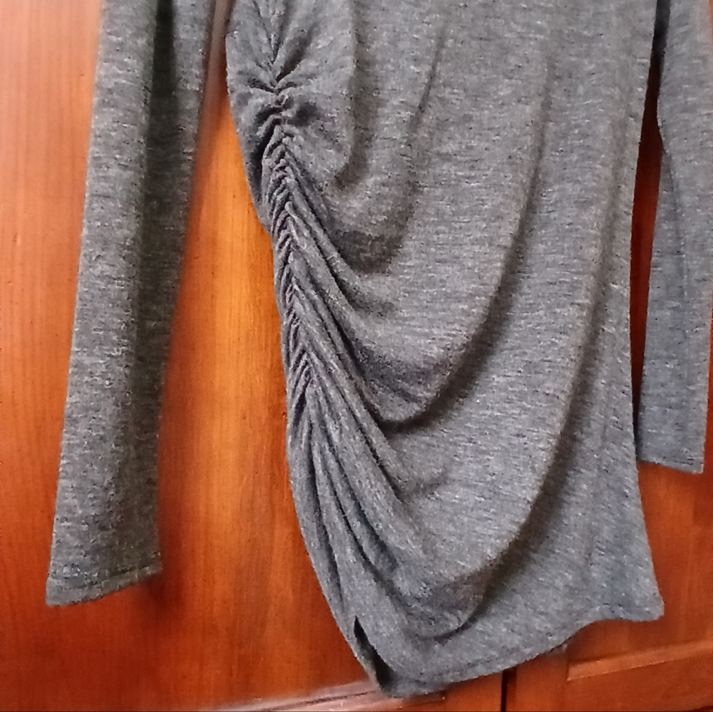 💙 Express gray Long Sleeve top💙 - Picture 4 of 8